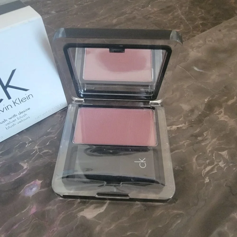 Calvin Klein Blush, flush with desire, velvet blush, Color: 107 skin